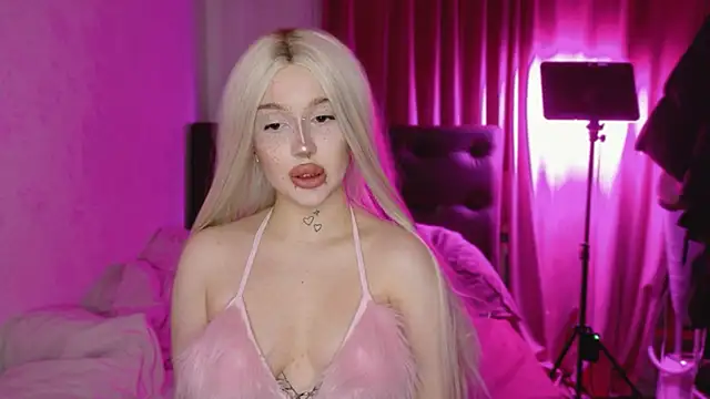 Snapshot of Lolykari chatting on 04/11/26, 06:01 Lolykari online show from 04/11/26, 06:01