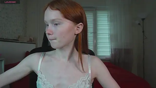 Snapshot of Nellie_baby chatting on 07/18/26, 12:42 Nellie baby online show from 07/18/26, 12:42