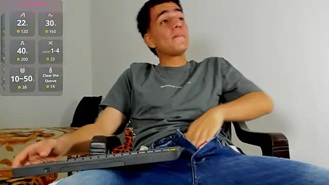 Snapshot of david_hot08 chatting on 02/24/26, 06:44 david hot08 online show from 02/24/26, 06:44