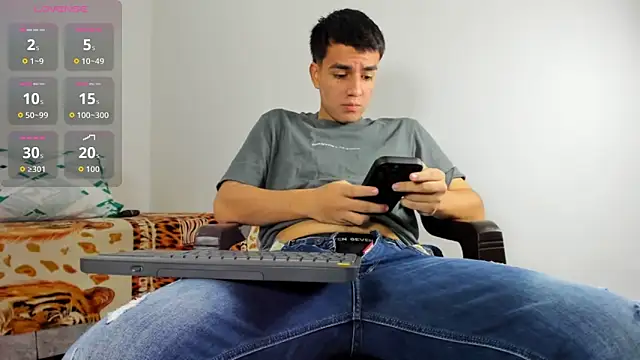 Snapshot of david_hot08 chatting on 02/25/26, 03:27 david hot08 online show from 02/25/26, 03:27