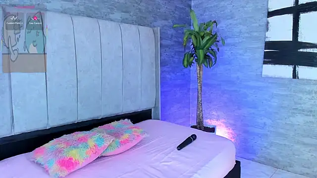 IsabellaRossi  online show from 02/11/26, 12:10