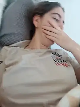 Snapshot of laparejaideal08 chatting on 02/12/26, 10:32 laparejaideal08 online show from 02/12/26, 10:32