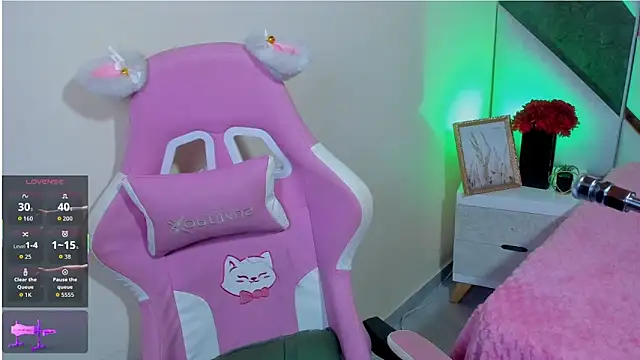 Snapshot of isa_kolins chatting on 04/01/26, 11:33 isa kolins online show from 04/01/26, 11:33