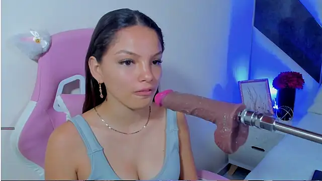 Snapshot of isa_kolins chatting on 04/08/26, 11:43 isa kolins online show from 04/08/26, 11:43