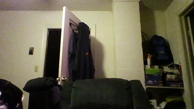 Snapshot of Demon2182 chatting on 02/15/26, 06:10 Demon2182 online show from 02/15/26, 06:10