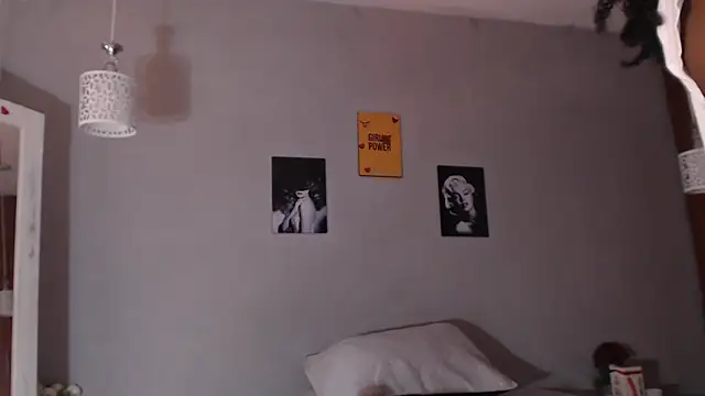 Snapshot of arianna_rossi11 chatting on 04/06/26, 12:39 arianna rossi11 online show from 04/06/26, 12:39