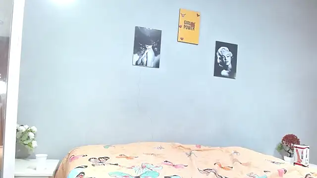 Snapshot of arianna_rossi11 chatting on 04/15/26, 12:34 arianna rossi11 online show from 04/15/26, 12:34