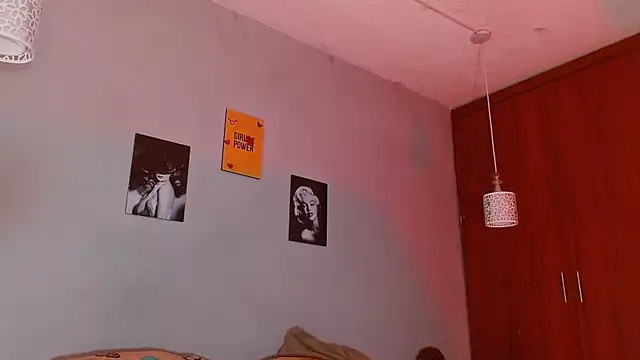 Snapshot of arianna_rossi11 chatting on 04/23/26, 11:53 arianna rossi11 online show from 04/23/26, 11:53