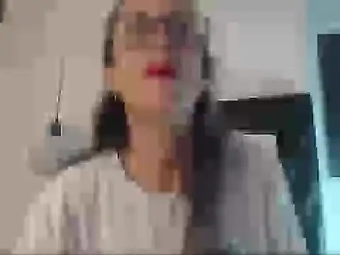 Snapshot of laurasofia45 chatting on 02/12/26, 11:55 laurasofia45 online show from 02/12/26, 11:55