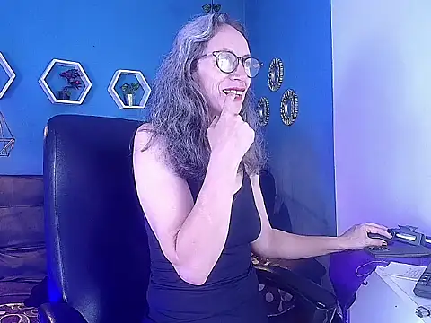 Snapshot of laurasofia45 chatting on 02/17/26, 04:02 laurasofia45 online show from 02/17/26, 04:02