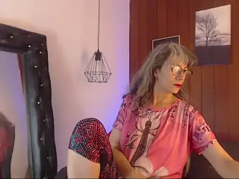 Snapshot of laurasofia45 chatting on 02/26/26, 01:43 laurasofia45 online show from 02/26/26, 01:43