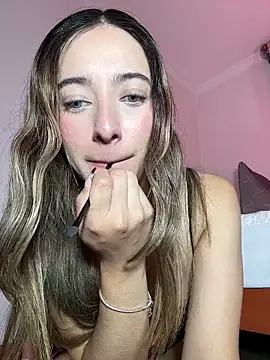 Snapshot of kloe__t18 chatting on 03/06/26, 02:02 kloe t18 online show from 03/06/26, 02:02