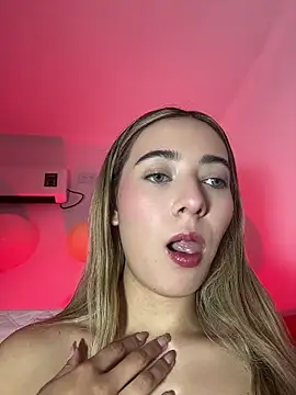 Snapshot of kloe__t18 chatting on 04/21/26, 04:34 kloe t18 online show from 04/21/26, 04:34