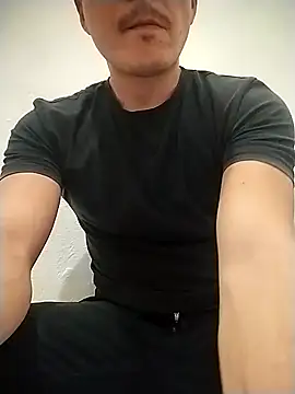 Snapshot of Reuss25 chatting on 04/04/26, 01:48 Reuss25 online show from 04/04/26, 01:48