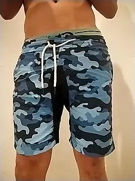 Snapshot of Reuss25 chatting on 04/07/26, 12:16 Reuss25 online show from 04/07/26, 12:16