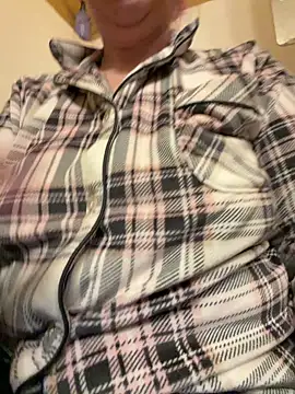 lickablelynn87 online show from 02/04/26, 02:39