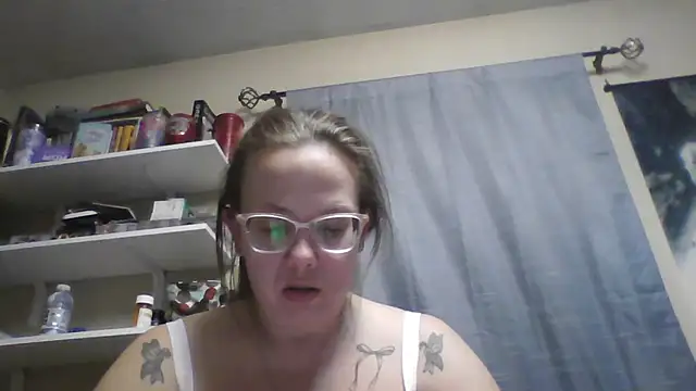 lickablelynn87 online show from 03/03/26, 12:39