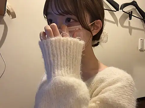 Snapshot of nao_o2 chatting on 04/28/26, 02:33 nao o2 online show from 04/28/26, 02:33