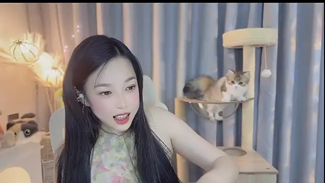 Snapshot of Yumi_yuni chatting on 04/27/26, 02:04 Yumi yuni online show from 04/27/26, 02:04