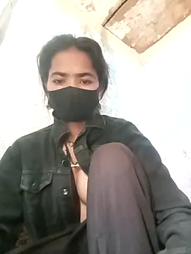 Snapshot of Sonali_Bendre chatting on 03/15/26, 02:50 Sonali Bendre online show from 03/15/26, 02:50