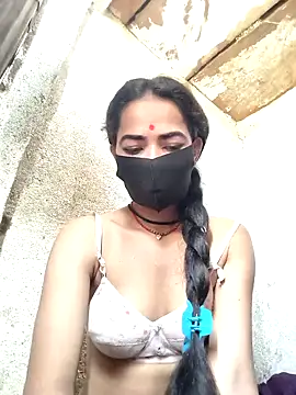 Snapshot of Sonali_Bendre chatting on 03/22/26, 02:15 Sonali Bendre online show from 03/22/26, 02:15