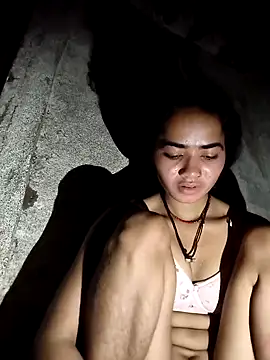 Snapshot of Sonali_Bendre chatting on 03/22/26, 02:20 Sonali Bendre online show from 03/22/26, 02:20