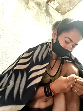 Snapshot of Sonali_Bendre chatting on 03/24/26, 02:38 Sonali Bendre online show from 03/24/26, 02:38