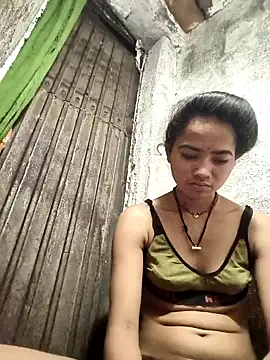 Snapshot of Sonali_Bendre chatting on 03/24/26, 02:44 Sonali Bendre online show from 03/24/26, 02:44