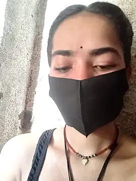 Snapshot of Sonali_Bendre chatting on 04/10/26, 02:50 Sonali Bendre online show from 04/10/26, 02:50