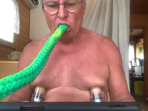 Snapshot of Korni1960 chatting on 04/10/26, 07:13 Korni1960 online show from 04/10/26, 07:13