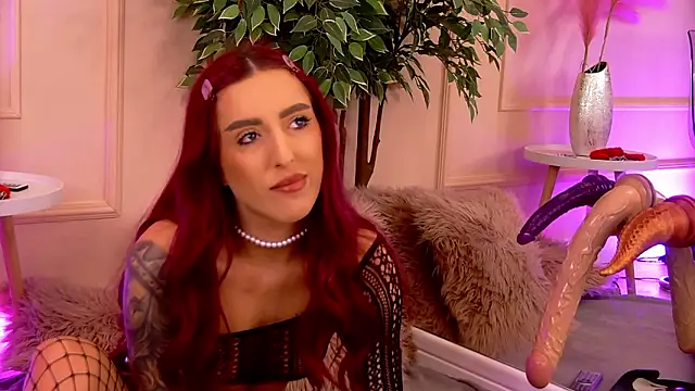 Snapshot of CrystalRedd chatting on 03/17/26, 07:12 CrystalRedd online show from 03/17/26, 07:12