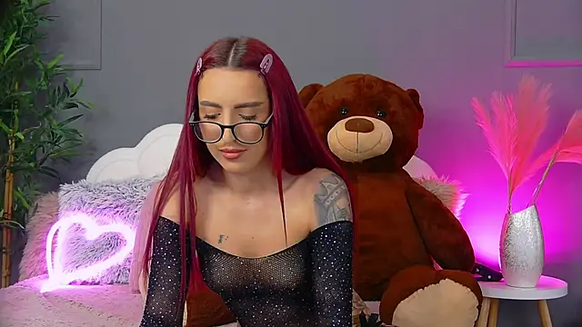 Snapshot of CrystalRedd chatting on 04/09/26, 06:19 CrystalRedd online show from 04/09/26, 06:19