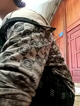 hot-luna- online show from 02/18/26, 12:39