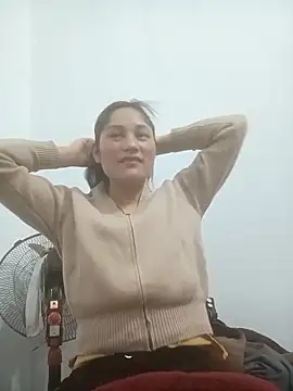 Snapshot of Momo-biki chatting on 02/05/26, 02:22 Momo-biki online show from 02/05/26, 02:22