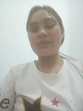 Snapshot of Momo-biki chatting on 03/30/26, 02:07 Momo-biki online show from 03/30/26, 02:07