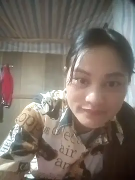 Snapshot of Momo-biki chatting on 04/18/26, 02:15 Momo-biki online show from 04/18/26, 02:15