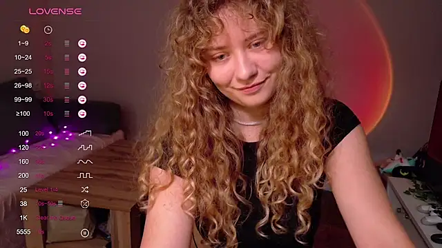 Snapshot of Milounee chatting on 06/20/26, 08:17 Milounee online show from 06/20/26, 08:17
