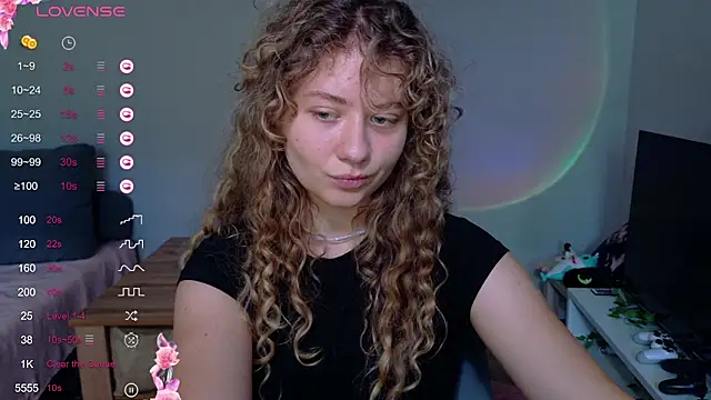 Snapshot of Milounee chatting on 07/05/26, 08:43 Milounee online show from 07/05/26, 08:43
