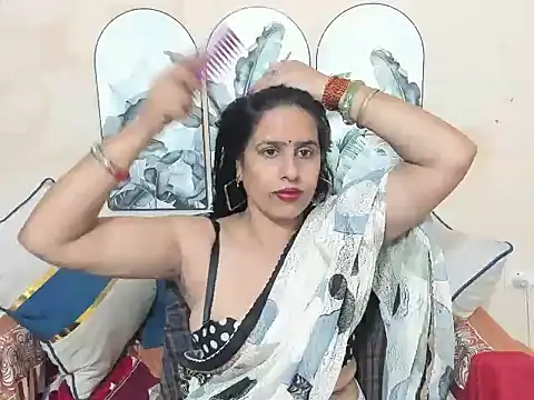 Snapshot of sara_conorr chatting on 06/15/26, 04:15 sara conorr online show from 06/15/26, 04:15