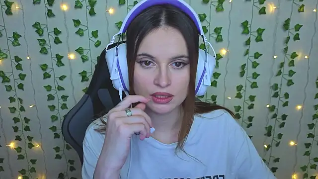 Snapshot of AliceIMonta chatting on 02/21/26, 12:17 AliceIMonta online show from 02/21/26, 12:17