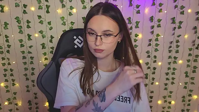 Snapshot of AliceIMonta chatting on 02/22/26, 04:27 AliceIMonta online show from 02/22/26, 04:27