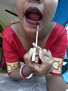 Snapshot of Mahira06 chatting on 03/25/26, 04:40 Mahira06 online show from 03/25/26, 04:40