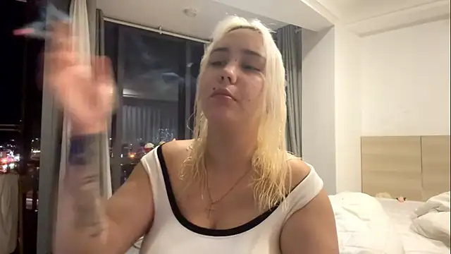 LuxureMia online show from 02/16/26, 03:08