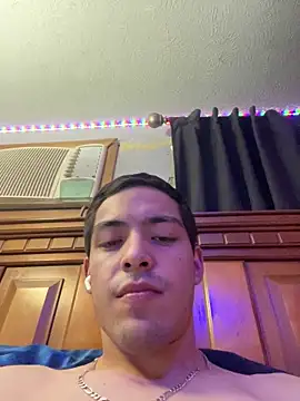 Snapshot of Tupapi696969q chatting on 04/26/26, 04:32 Tupapi696969q online show from 04/26/26, 04:32