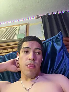 Snapshot of Tupapi696969q chatting on 05/16/26, 04:31 Tupapi696969q online show from 05/16/26, 04:31