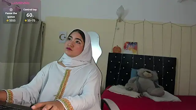 Snapshot of SamiraAwada chatting on 05/13/26, 07:11 SamiraAwada online show from 05/13/26, 07:11