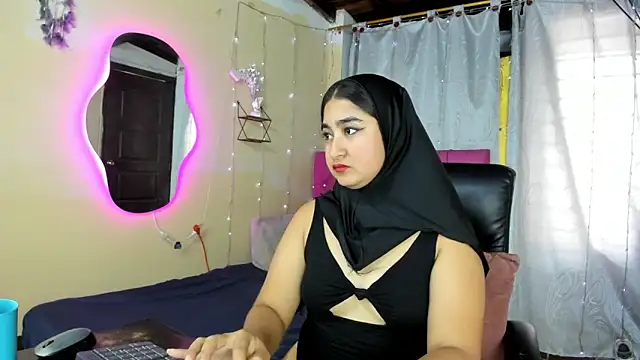 Snapshot of SamiraAwada chatting on 06/01/26, 07:04 SamiraAwada online show from 06/01/26, 07:04