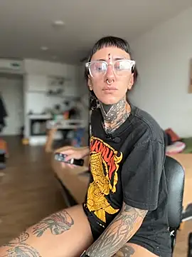 Snapshot of xsadtanas chatting on 02/04/26, 03:51 xsadtanas online show from 02/04/26, 03:51