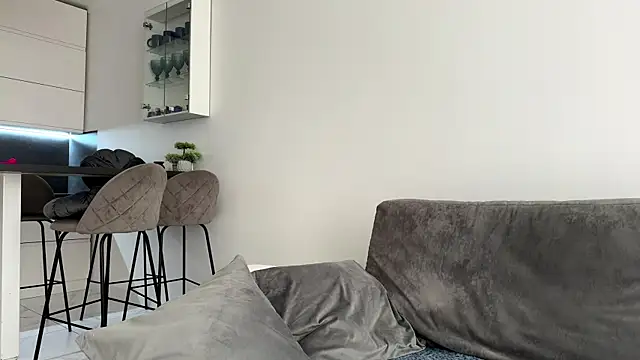 Snapshot of AuraXO chatting on 04/10/26, 07:02 AuraXO online show from 04/10/26, 07:02