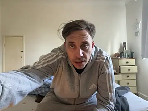 malcolm2334 online show from 04/12/26, 02:22